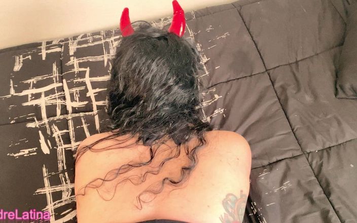 Gatita latina: Người phụ nữ mông to bị bạn của con trai đụ