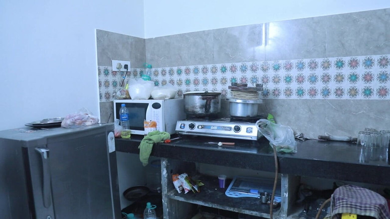 Abu: 인도 바비의 보지가 형부에게 물을 빼주다