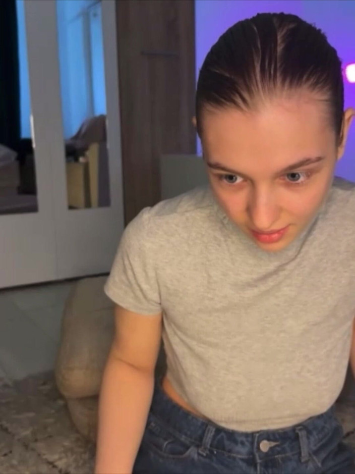 JuiceLussie: Playing with Her Pussy on Webcam