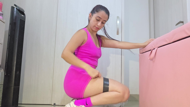 alexia twerk videos: Senaman badan bawah yang sengit di rumah