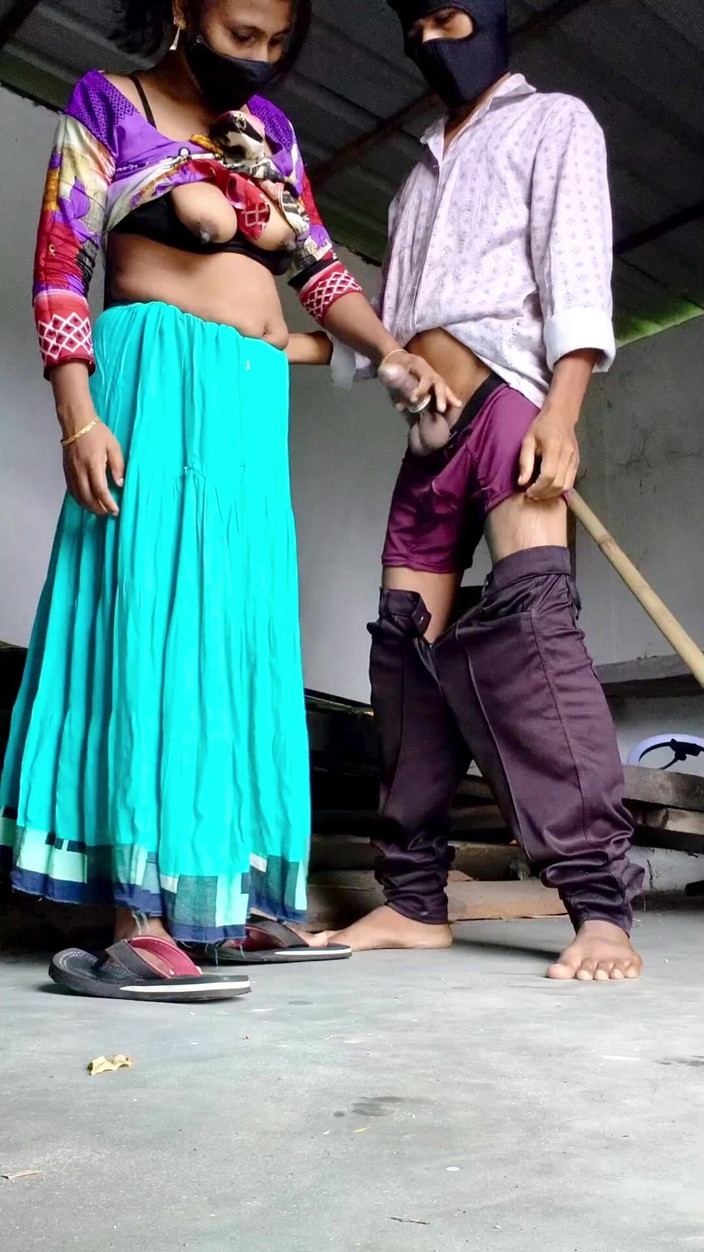 Amina begum: Desi Muslim Girl Posay Fucking