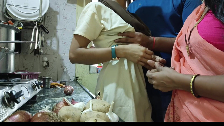 Mumbai Ashu: Un băiat cu două fete, Mumbai Ashu Champa și Raj