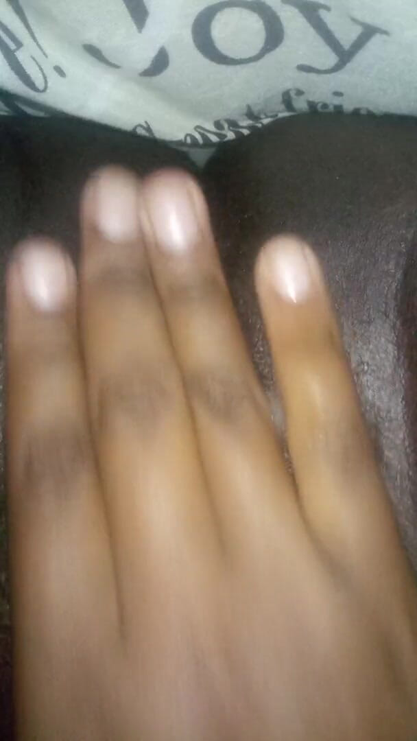 Sexy thando: Playing with my wet pussy