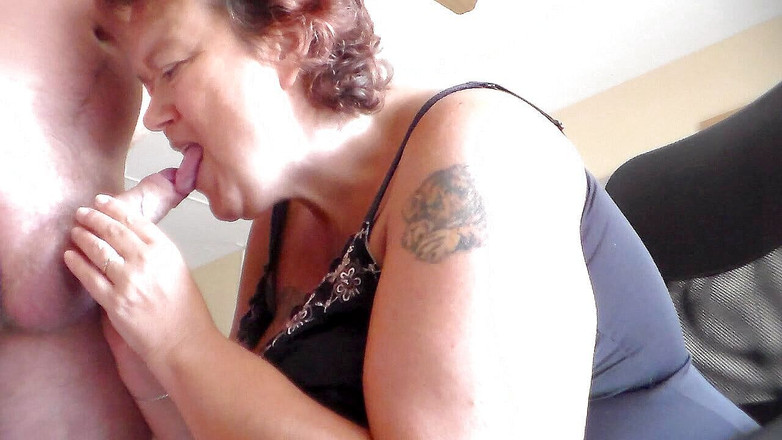 Sex hub couple: Johns cock and balls sta ricevendo un trattamento da jen