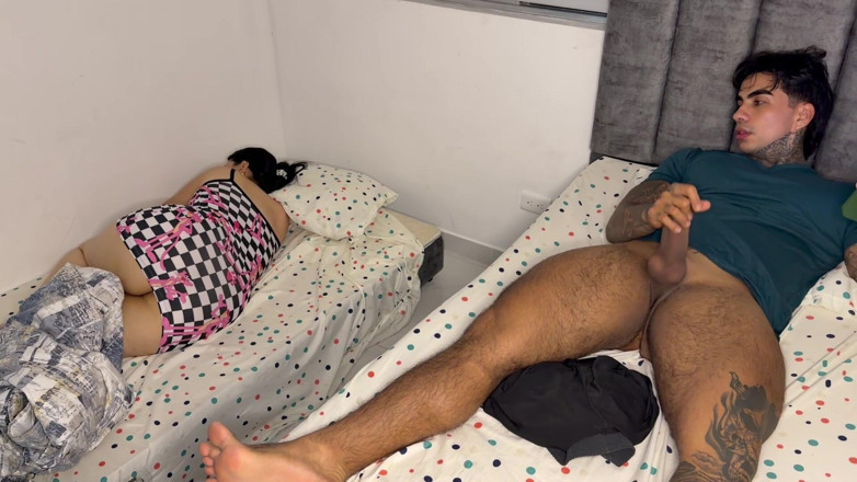 ChristianChauxx: Une Belle-mère Se Dispute Avec Son Mari Et Son Beau-fils...
