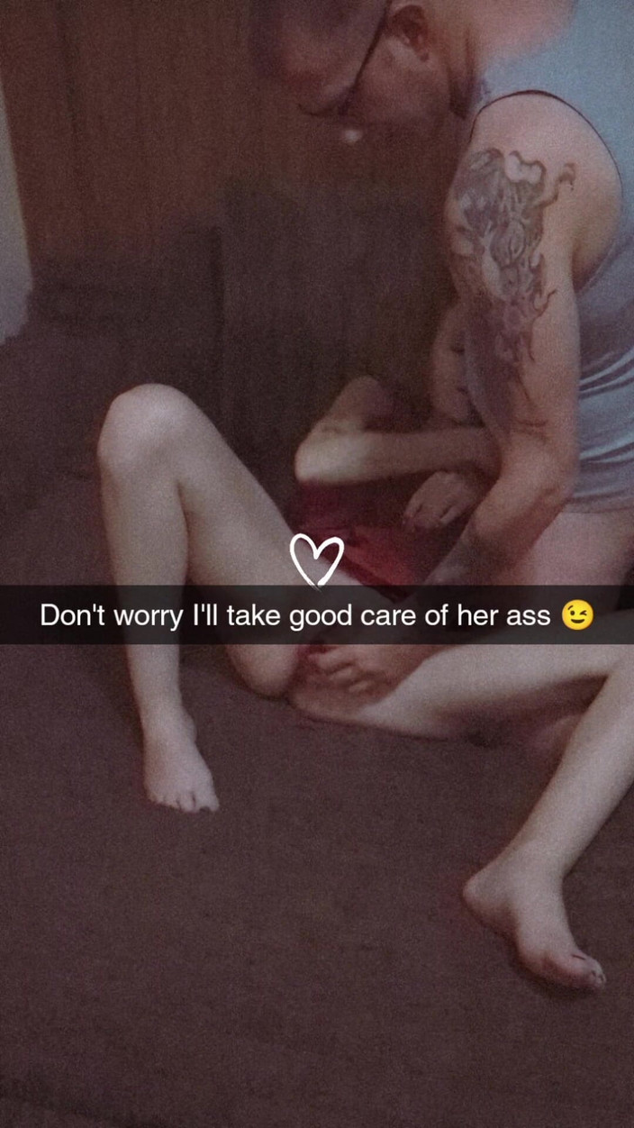 Richelle Rose: 룸메이트 여친 인정사정나게 섹스하고 스냅챗에서 맨핸들