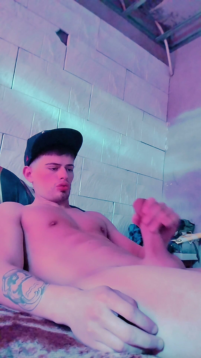 Soy Bruno: Masturbuję się w pokoju mojego przyjaciela aż do wytrysku