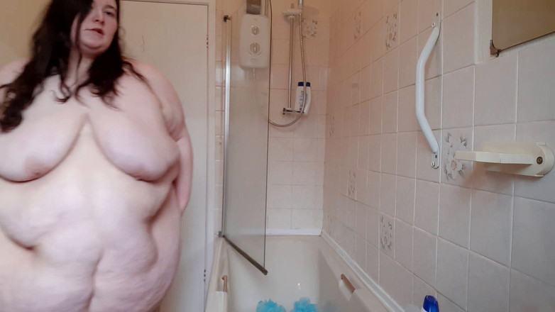 SSBBWLadyBrads: Товстушка трясе животом і трясеться