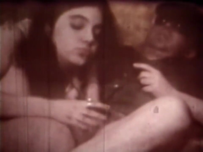 Vintage megastore: Antike behaarte brünette fickt mit einem typen mit großem schwanz