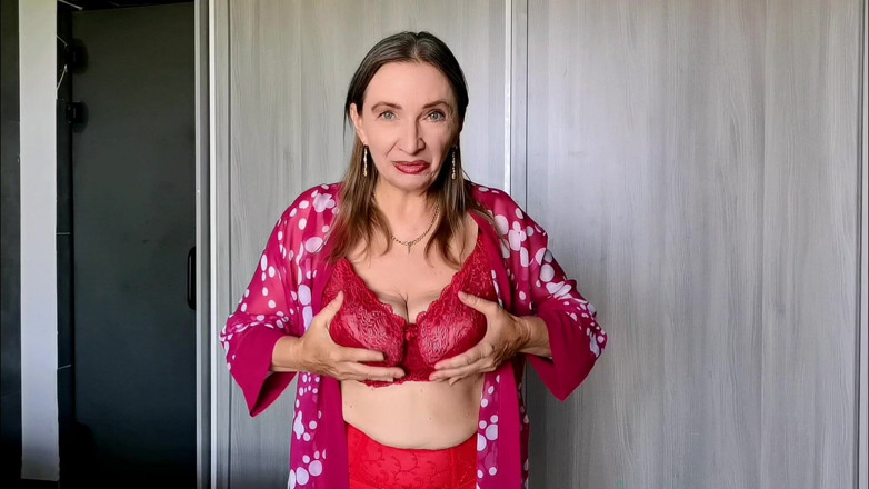 MariaOld: Granny with Huge Natural Tits and Shaved Pussy