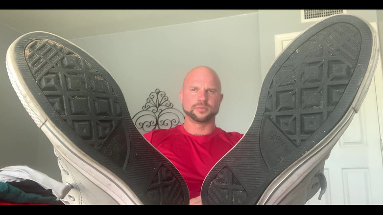 Jasons feet: ‪it’s Bit Weird as You Take My Shoes off