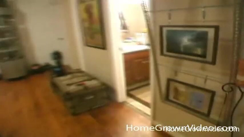 Homegrown Anal Sex: Lovey Cravesit गांड में गहराई तक और सख्त लेती है