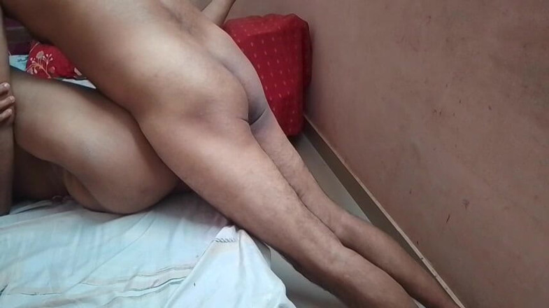 LEGSCOUPLE12: 남편에게 따먹히는 인도 말레이녀 소녀