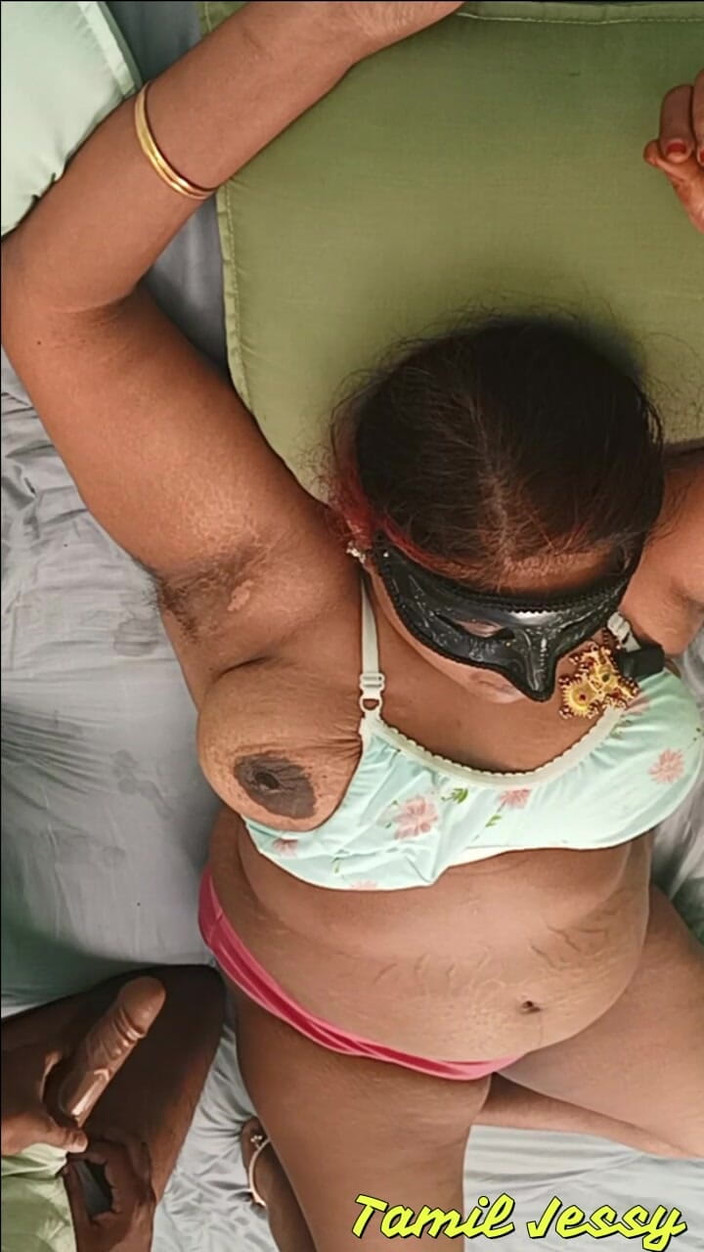 Tamil Jessy: 콘돔 펀치