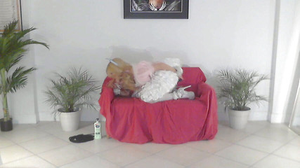 Sasha Star: Casa de păpuși a lui Sasha roz cu castitate și umilință