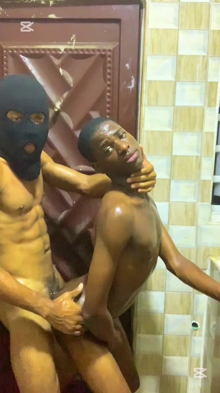 Big_brown: Pikantna sesja w kuchni z prostym przyjacielem