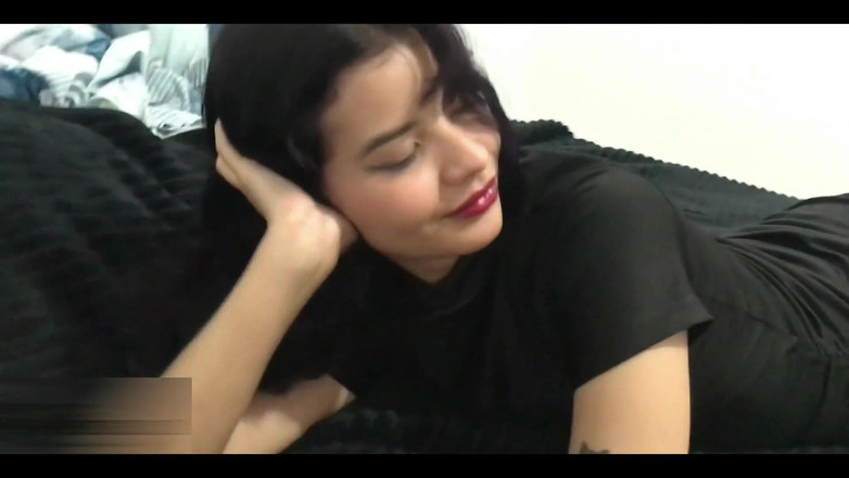 MAFELAGO: Sensual boquete com punheta rápida de uma linda latina