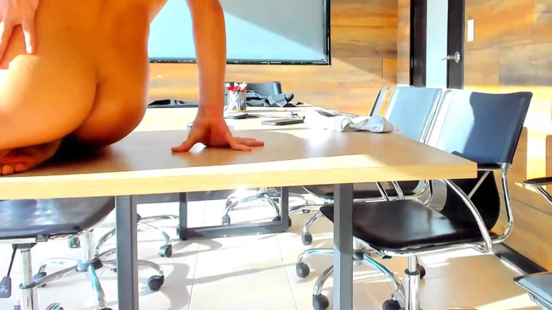 Gomomonster: Stroking sweet ass on the table