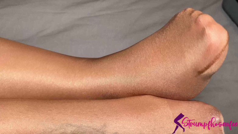 Tights free: Pantyhose teasing close-up
