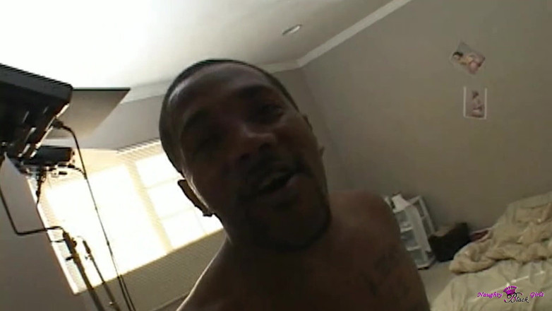 Naughty Black Girls: La ragazza massiccia con un grosso culo viene scopata duramente...