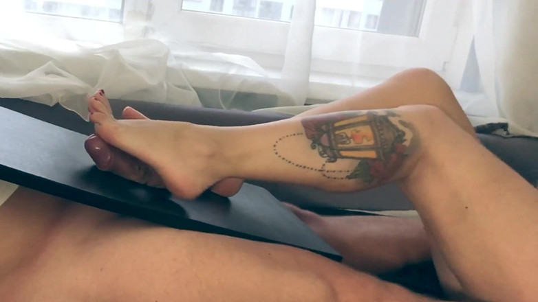Amateur_fetish: Milf footjob