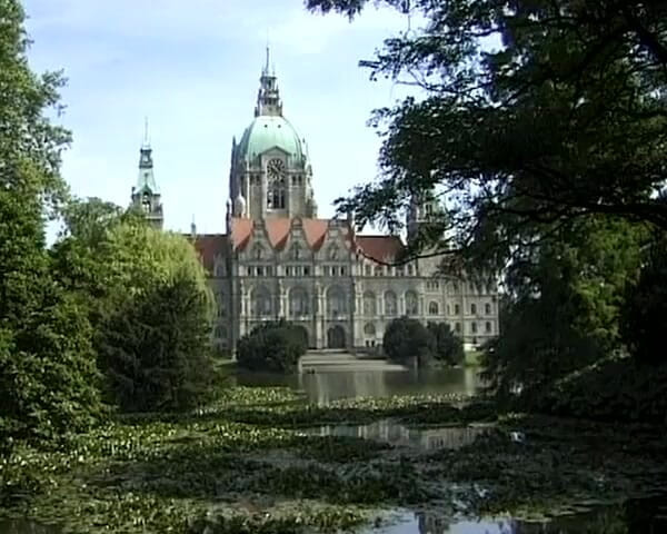 Busty German Sluts: Questa ragazzina tedesca monella gode della penetrazione anale nel parco