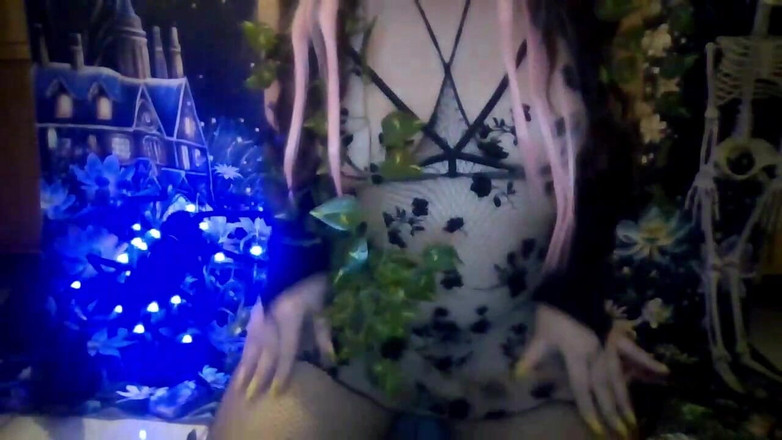 AsiaLuvDoll: Swamp witch bikin kamu minum toiletnya, melahap mantra ajaib untuk...