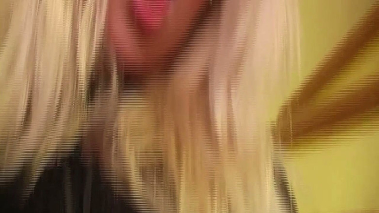 Bangora clips: Blonde Deepthroats Thick Cock with Sloppy Drool