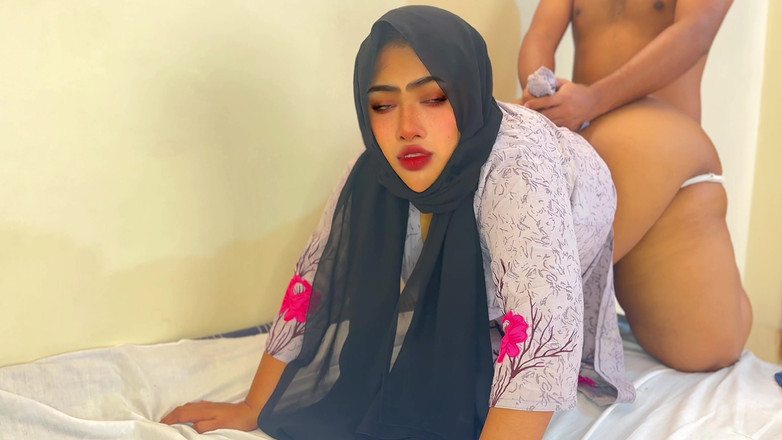 Aria Mia: Ma voisine baise mon gros cul et fais-moi plaisir !