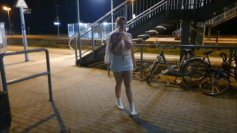UserBitch1: Đụ trên nền tảng