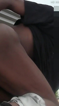 Je dilate mon trou du cul sur une plage privée