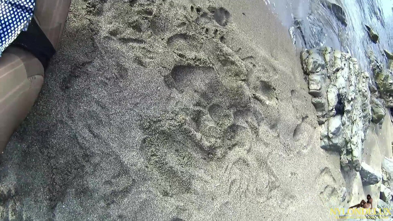 Nylondelux: Cewek sange dengan stoking nilon ini lagi asik bersenang-senang di...