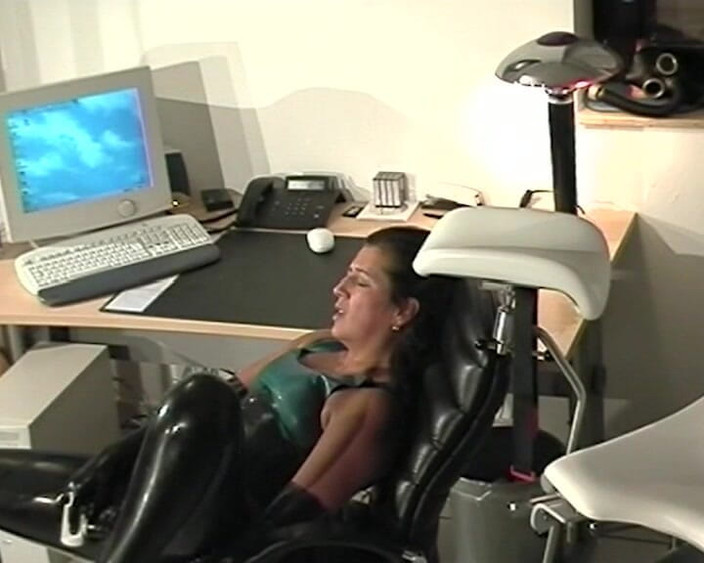 BB Video - Vintage Story: Duitse milf amateur solo vrouwelijke fetisj brunette seksspeeltjes