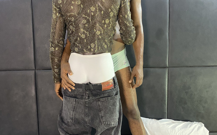 FWBigDick: Великий чорний член тренує сексуальну попу