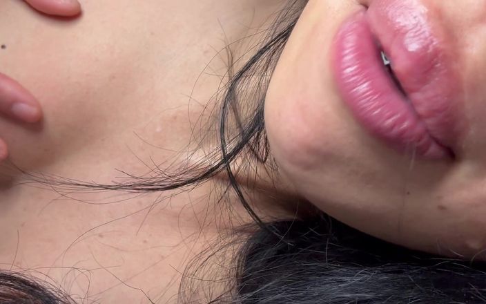 Asmr_mouth: Seni yatarken yalıyor
