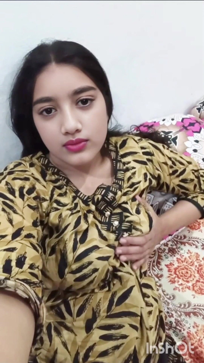 Naughty_Sana: Hermosa Sali mostrando su apretado coño rosa