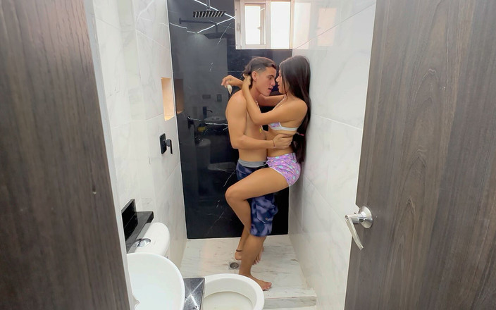 SOFIAYRIKY: Dò una bella scopata alla mia sorellastra indiana con il...