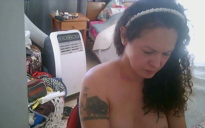 Nikki Montero: I just publish my webcam shows on my feed line!!!