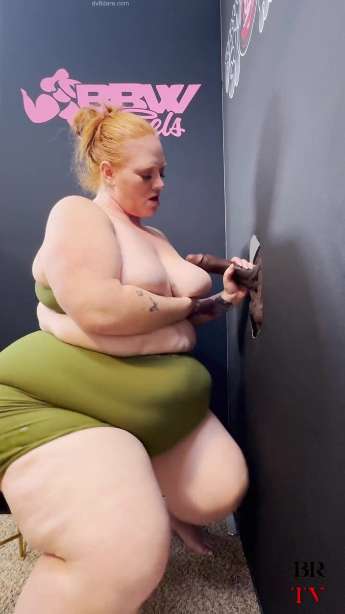 Blvck Rose TV: Ssbbw julie ginger được bắn tinh lên mặt từ người lạ...