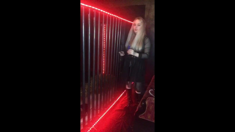 Queen_of_BDSM: Hamba dalam sangkar XXL semakin membesar!