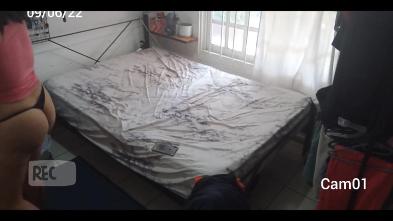 Karmicoxv: Video der Überwachungskamera eines benachbarten Lehrers in der Nachbarschaft