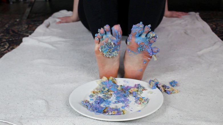 Emma Lilly: Đập cupcakes với ngón chân của tôi