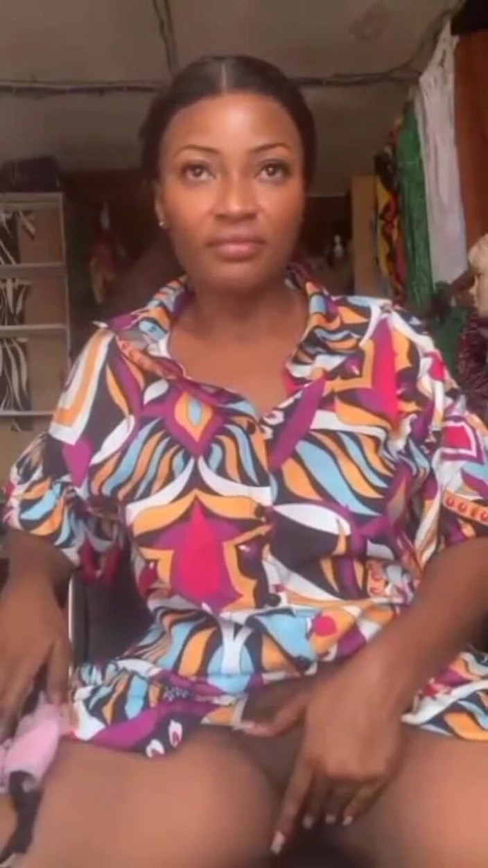 Me and my new slut: Geile mama masturbiert in ihrem laden, öffentliche masturbation, zucker-mama