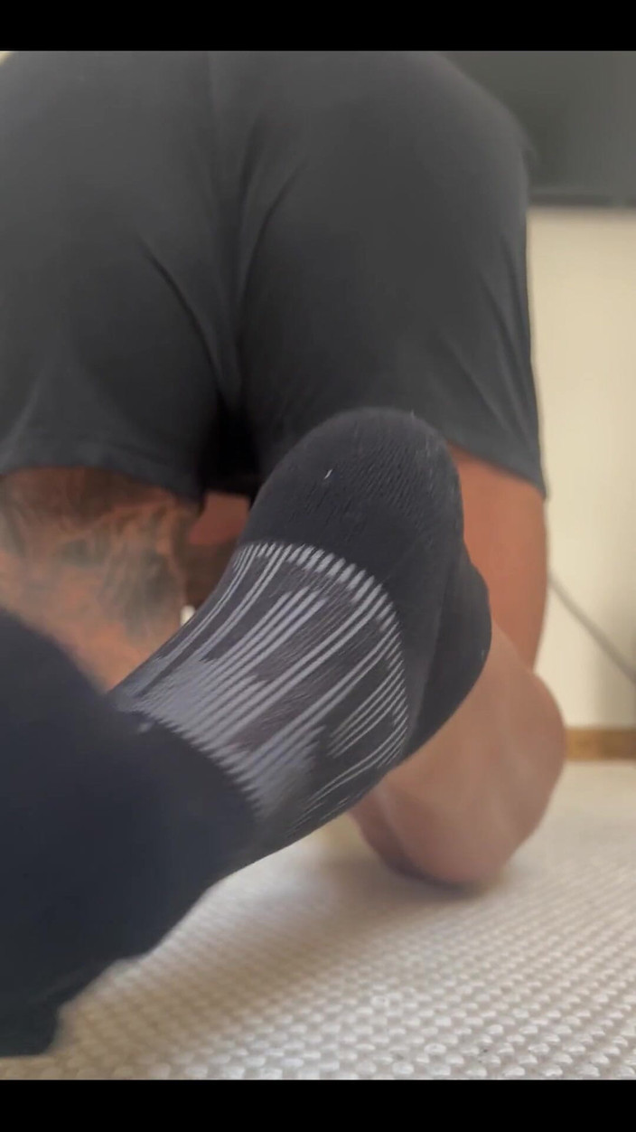 Jasons feet: Někdo mi koupil Lululemon, myslíš? Pěkná fit?