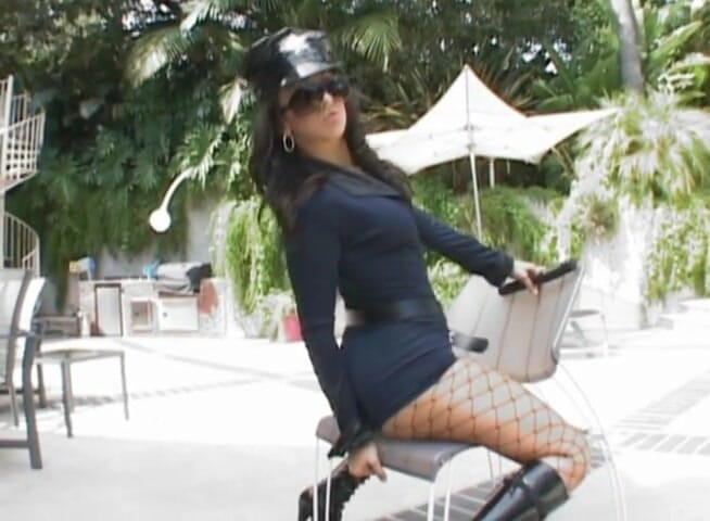 Analiscius: Police officer gets large pecker in her butt