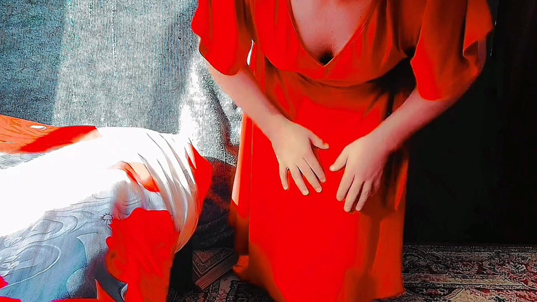 Kitty_Cross: Schöner femboy-tanz, während sie diese wunderschönen kurven zeigt