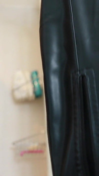 Ich nasse meine stiefel in der dusche