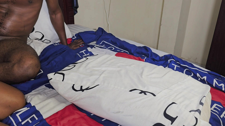 Bulocks: 24살 의붓아들한테 따먹히는 77살 마른 새엄마