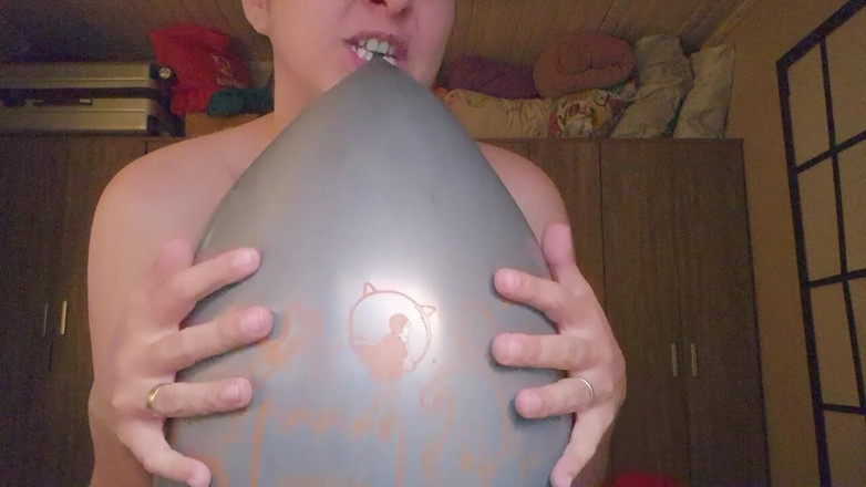 Bunny Looner: Дражнити і поп оксидований повітряна кулька на Хеллоуїн - кролик looner [lowres]