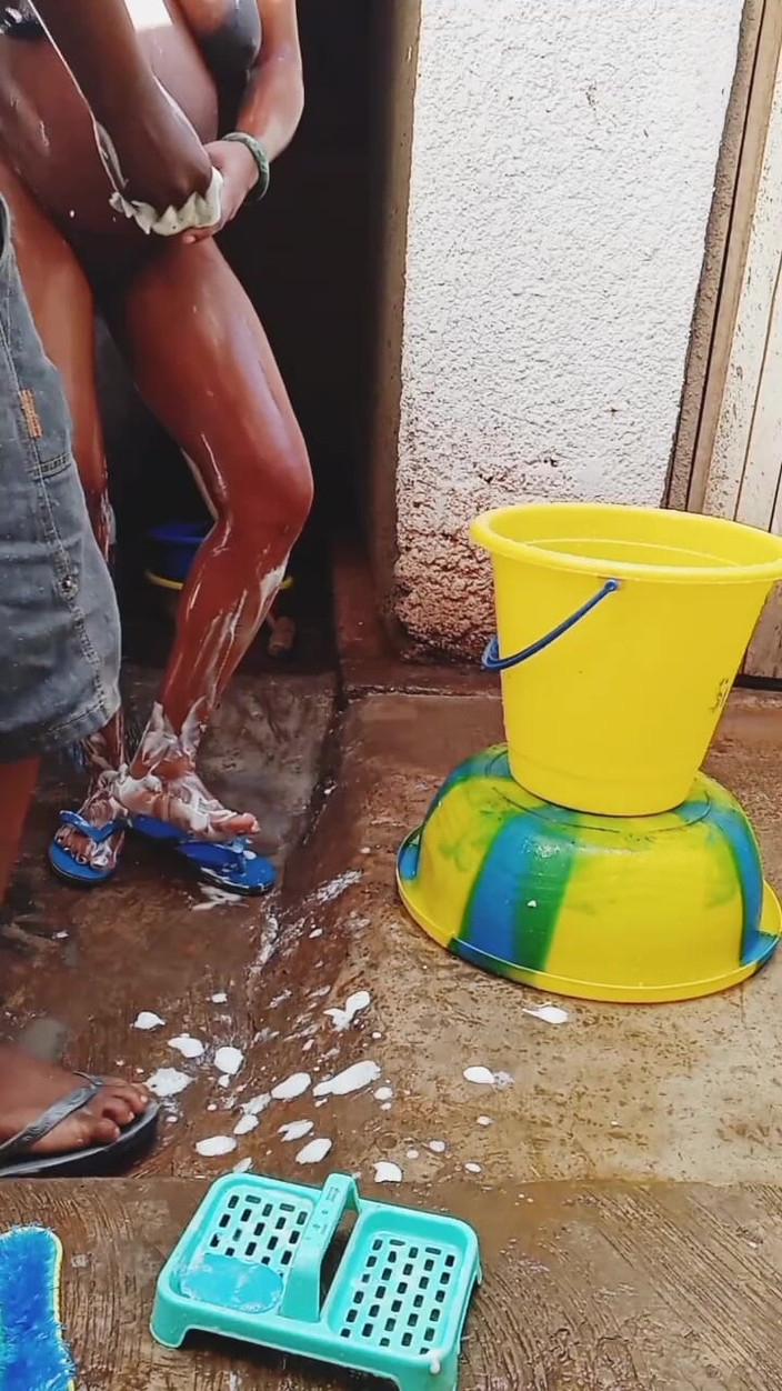 Me and my new slut: Venkovní koupání mé těhotné přítelkyně ve špinavém prostředí